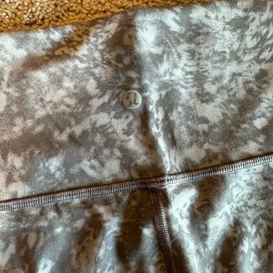 Lululemon leggings- grey print
